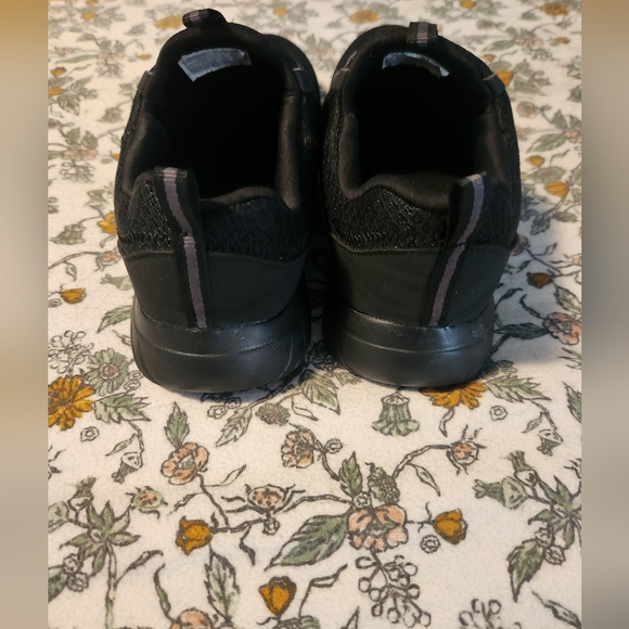 Athletic works black sneakers - Picture 5 of 7